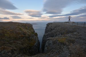 Mehr über den Artikel erfahren Morgenspaziergang am Nordkapp